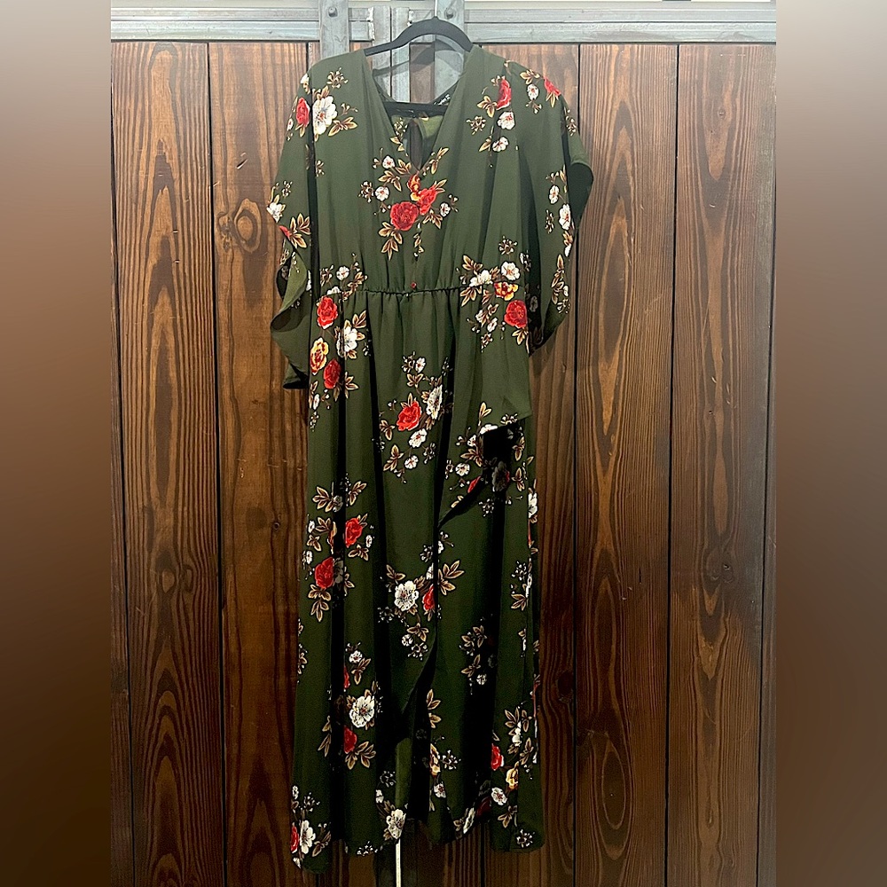 Gorgeous long dark green floral maxi dress with batwing sleeves size XL